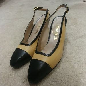 Chanel two-toned slingback pumpsTan/black